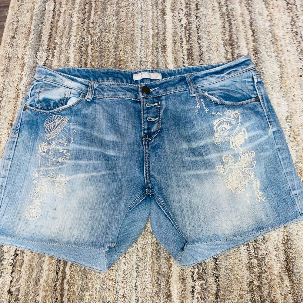 No Boundaries Light Blue Jean Shorts with Embellishments (44)